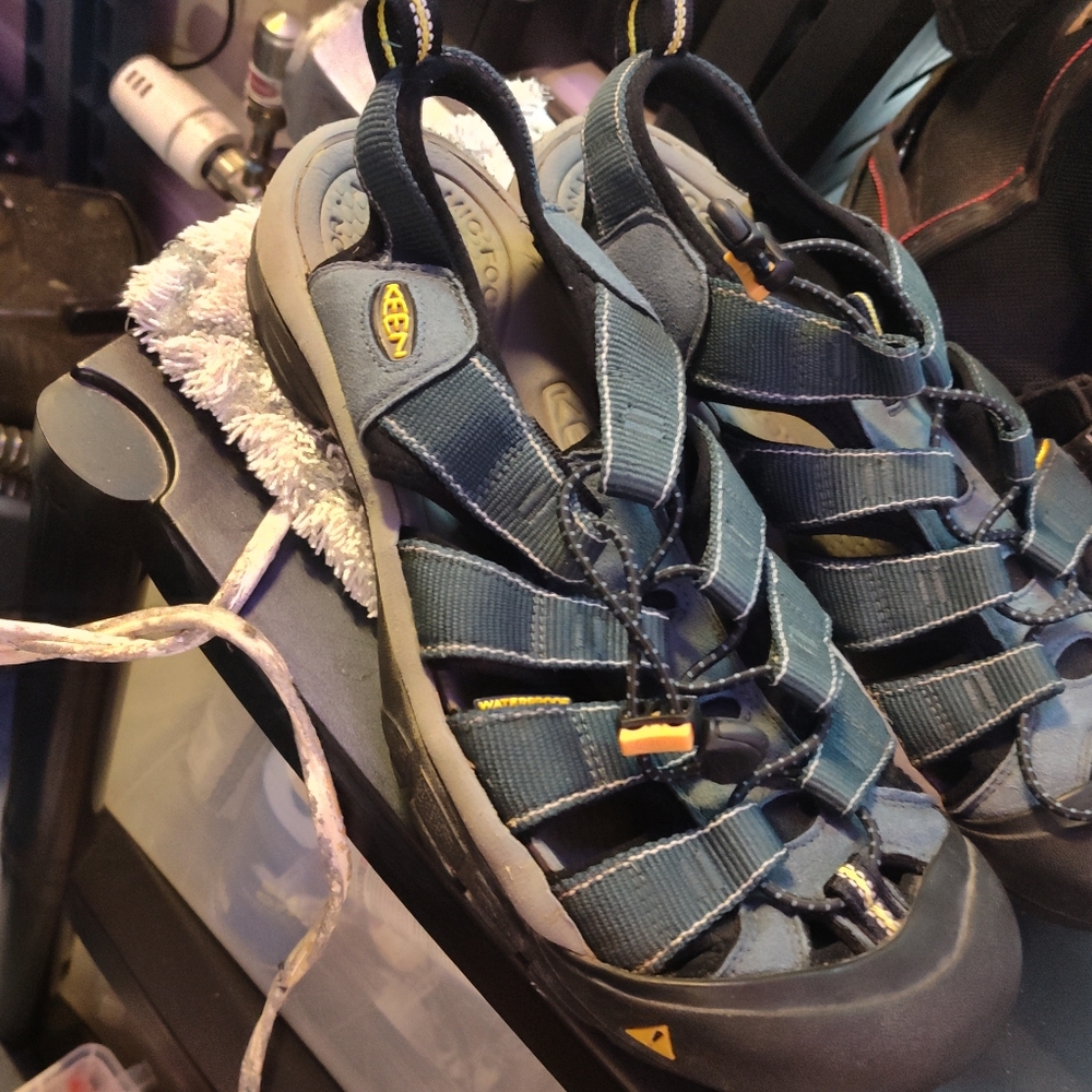 Keen mens water shoes size 11